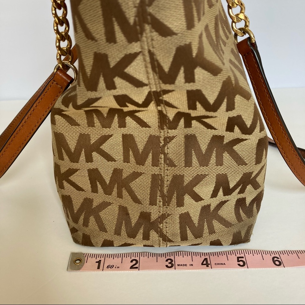 🎉HP🎉 Michael Kors zip monogram Tote bag - Picture 11 of 13